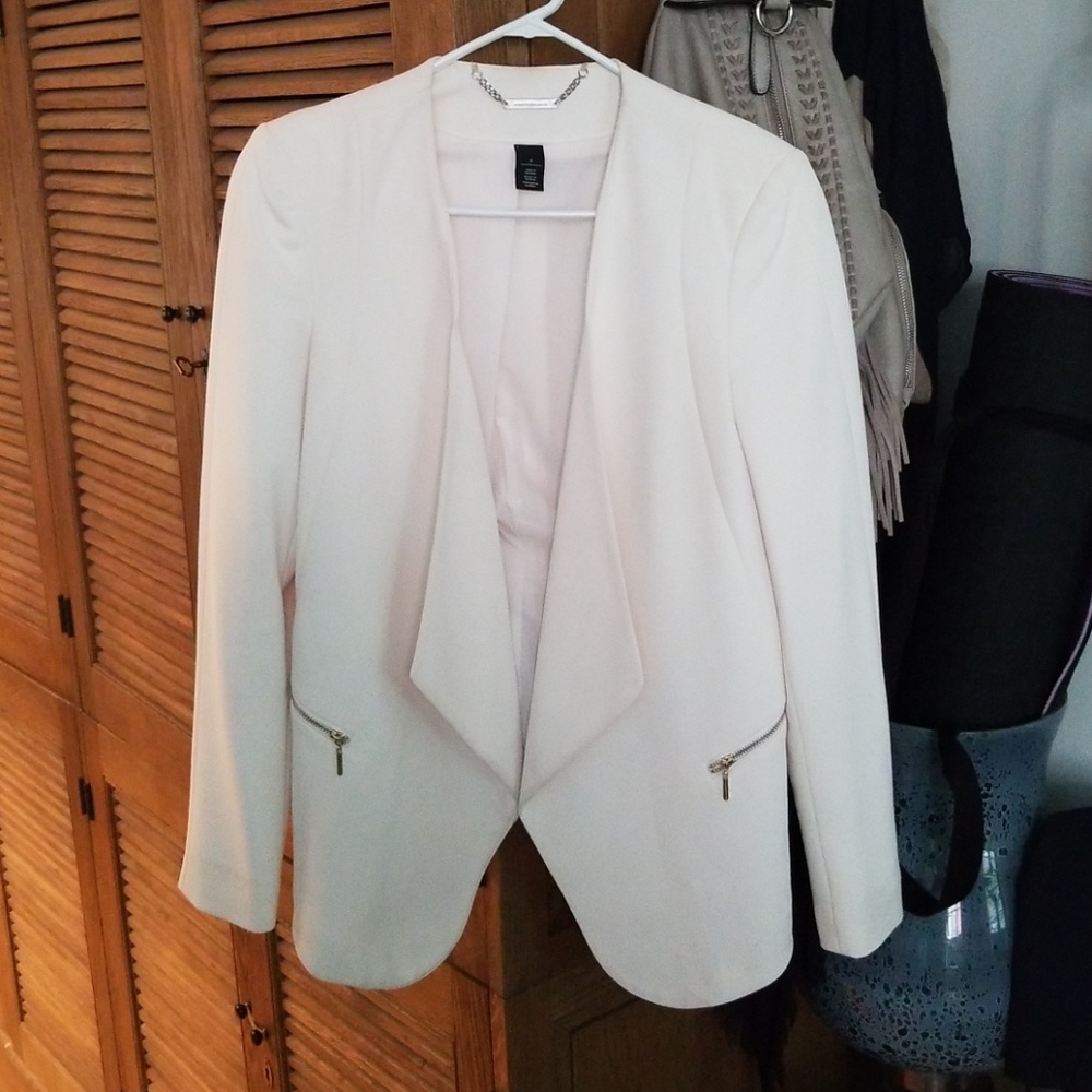 Cream blazer. No buttons. Gold zipper detail